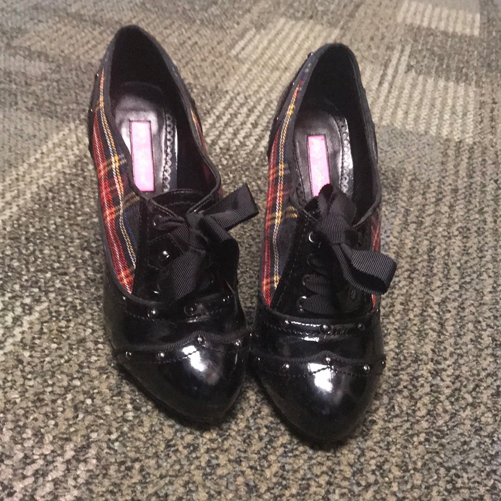 Betsey Johnson plaid heels